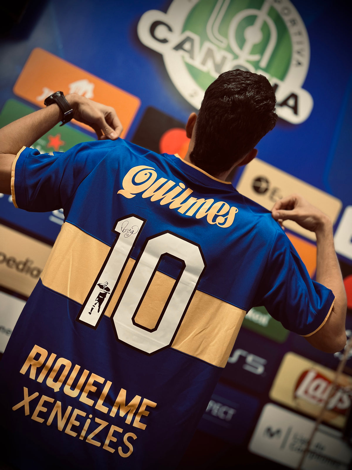 CAMISETA BOCA JUNIORS RETRO LOCAL 2000.