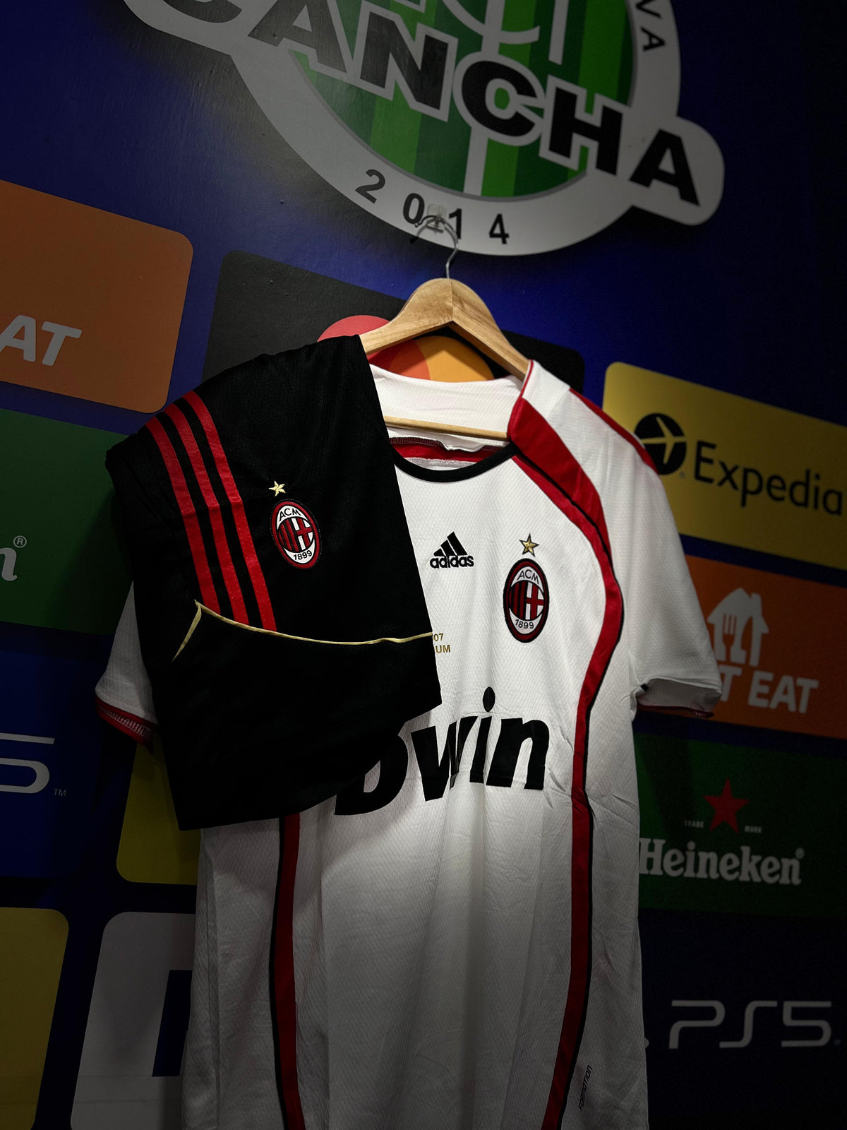 CAMISETA MILAN RETRO VISITANTE 2006