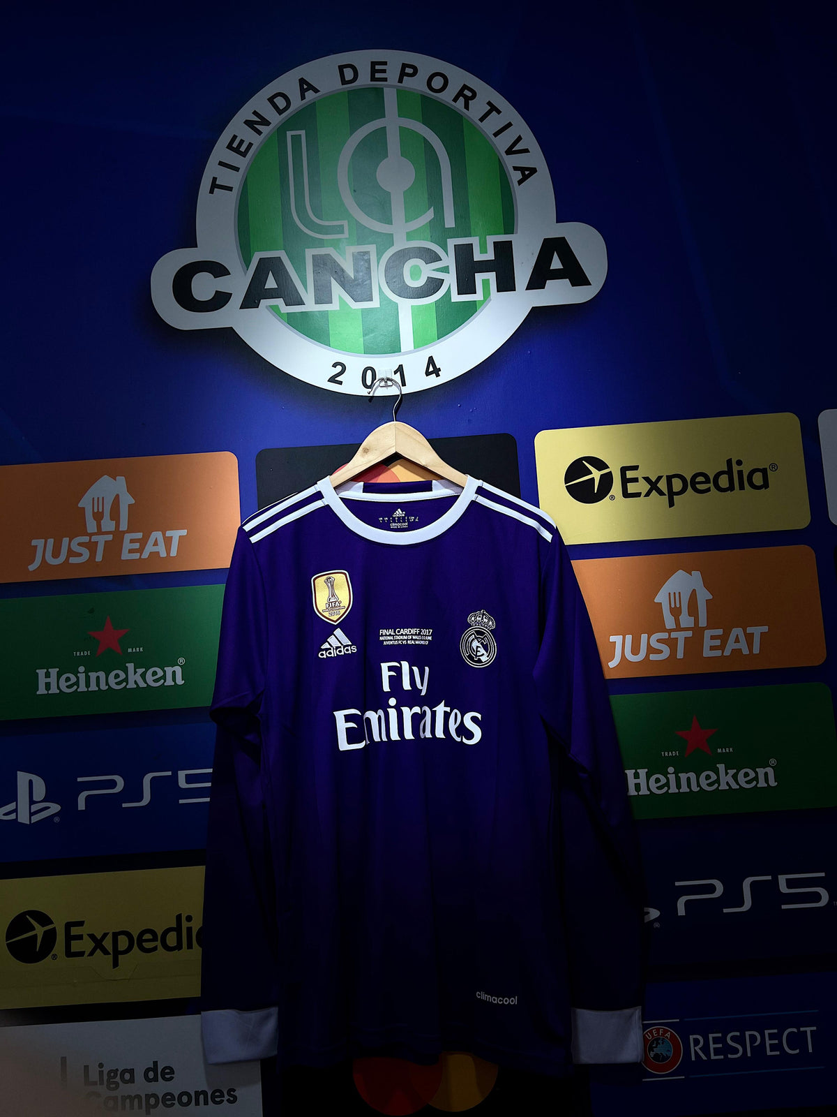 CAMIBUSO REAL MADRID RETRO VISITANTE 2016/2017