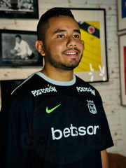 CAMISETA NACIONAL ENTRENAMIENTO NEGRA VERSION FAN 2026