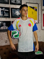 CAMISETA COLOMBIA BLANCA ENTRENAMIENTO 2026