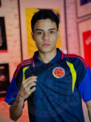 SELECCION COLOMBIA TIPO POLO AZUL 2026