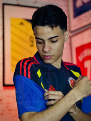 SELECCION COLOMBIA TIPO POLO AZUL 2026