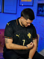 CAMISETA PORTUGAL VERSION ESPECIAL NEGRA
