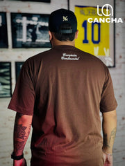 CAMISETA ATLETICO NACIONAL CONTORNO DE ESCUDO (CAFÉ)