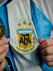 CAMISETA ARGENTINA LOCAL 2026 PARCHES