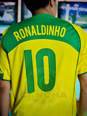 CAMISETA RETRO BRASIL LOCAL 2004