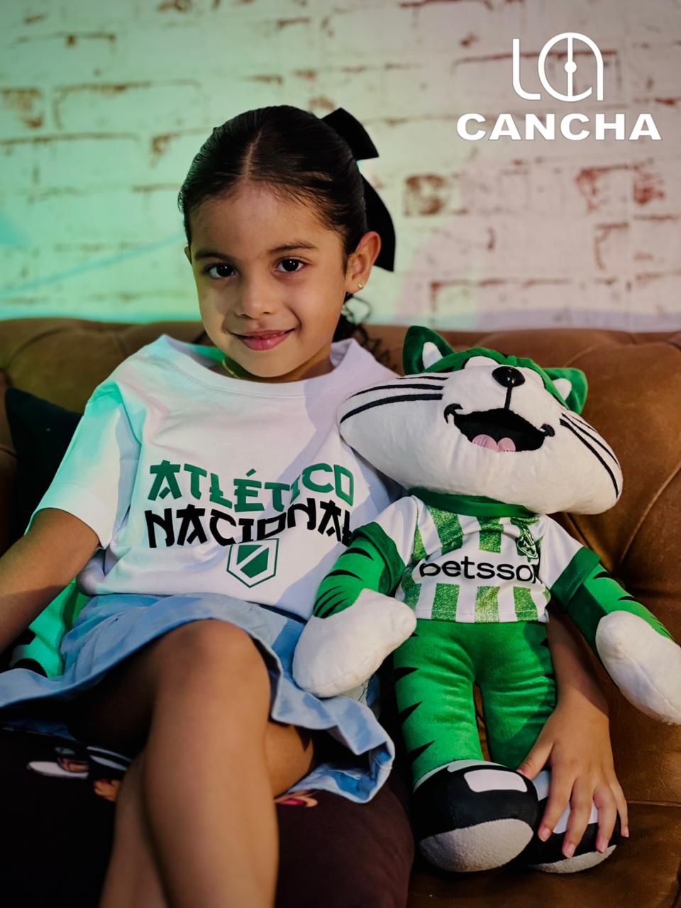 CAMISETA ATLETICO NACIONAL TIPOGRAFIA CHINA BLANCA NIÑO