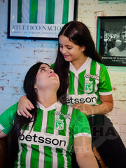 CAMISETA NACIONAL LOCAL JAMES #23 DAMA Y NIÑO 2026/2027