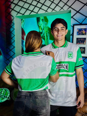 CAMISETA NACIONAL RETRO VISITANTE TIPO POLO 2001