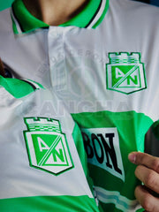 CAMISETA NACIONAL RETRO VISITANTE TIPO POLO 2001