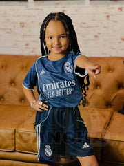 CONJUNTO REAL MADRID VISITANTE 2025 NIÑO
