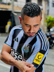 CAMISETA NEW CASTLE LOCAL 2025