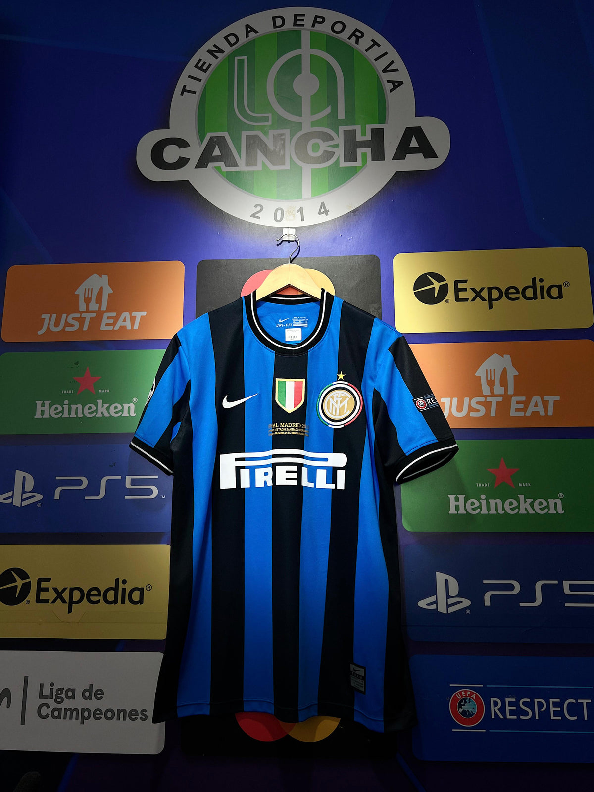 CAMISETA INTER DE MILAN RETRO LOCAL 2010