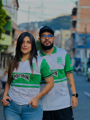 CAMISETA NACIONAL RETRO VISITANTE TIPO POLO 2001