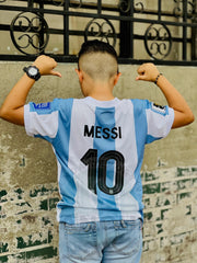 CAMISETA ARGENTINA VERSION ESPECIAL 50 AÑOS MESSI 2024/2025 NIÑO