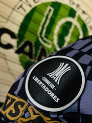 CAMISETA ATLETICO NACIONAL VISITANTE PARCHES LIBERTADORES CON ESCUDO 3D 2025