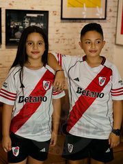 CONJUNTO RIVER PLATE 2025/2026 NIÑO