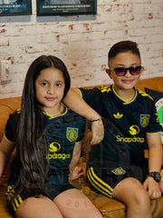 CONJUNTO MANCHESTER UNITED TERCERA 2025/2026 NIÑO