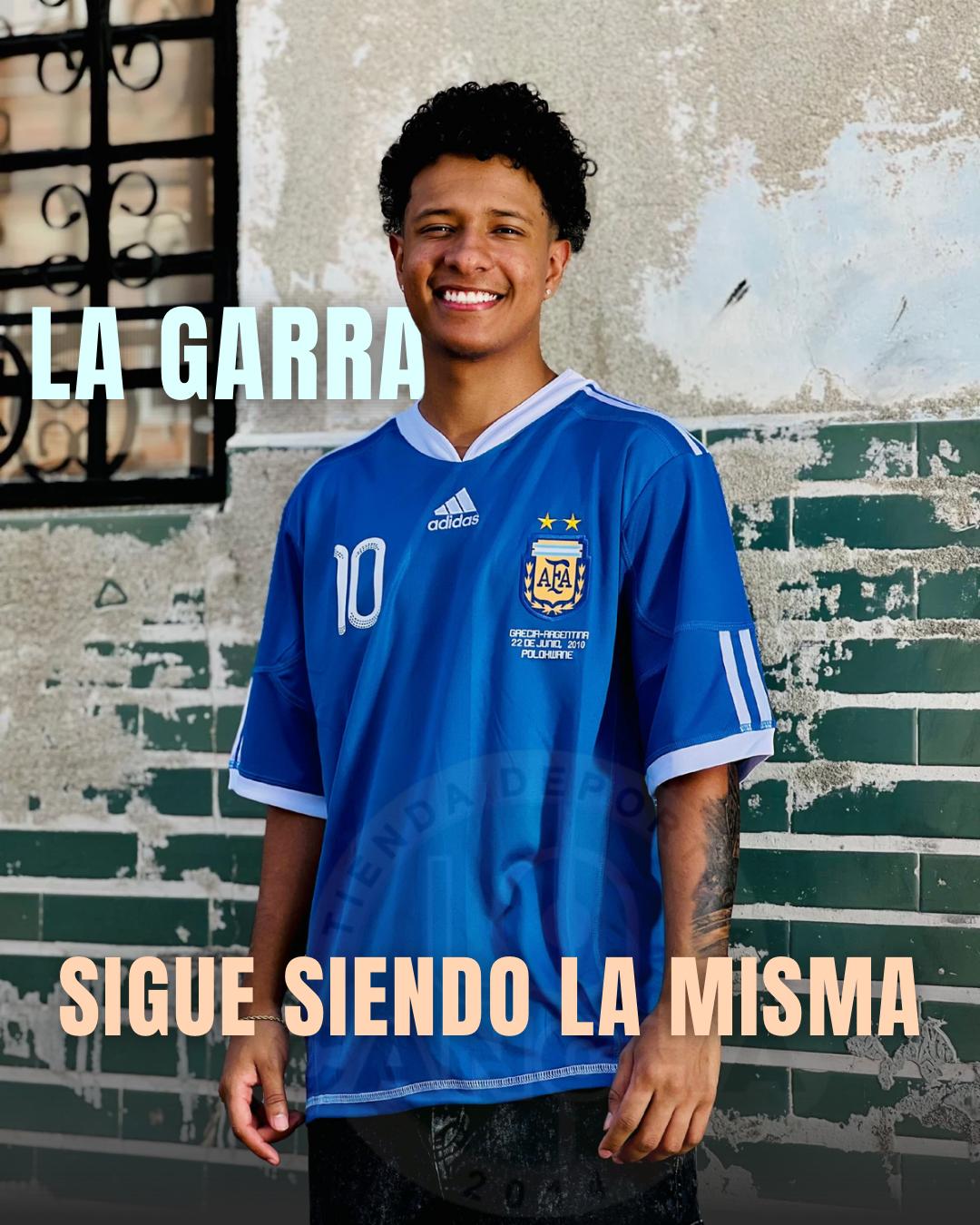 CAMISETA ARGENTINA RETRO VISITANTE 2010