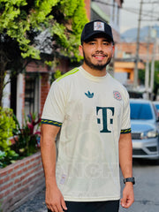 CAMISETA BAYERN MUNICH OKTOBERFEST 2025